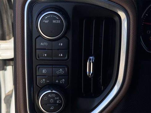Used 2023 Chevrolet Silverado 3500 High Country image 25