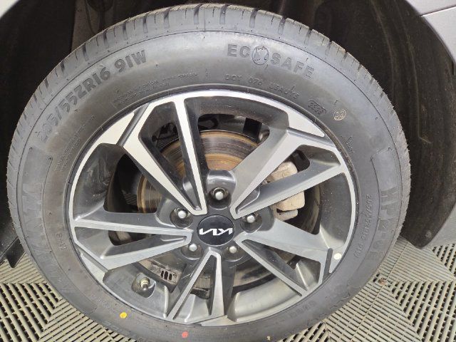 Certified 2023 Kia Forte LXS FWD image 10