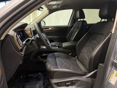 Used 2024 Volkswagen Atlas SE image 19