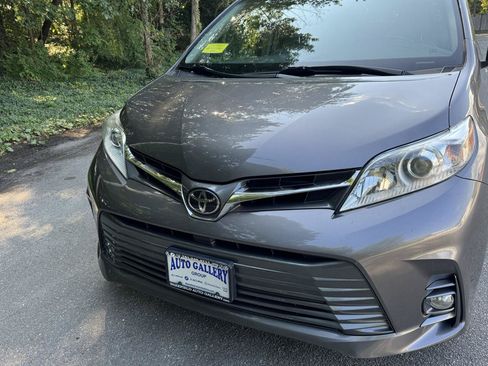 Used 2018 Toyota Sienna XLE w/ XLE Navigation Package AWD/4WD image 26