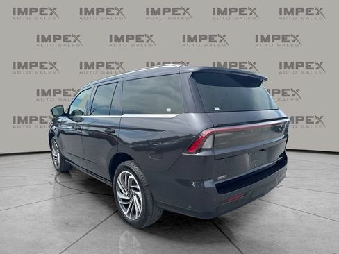 Used 2025 Lincoln Navigator Reserve AWD/4WD image 2
