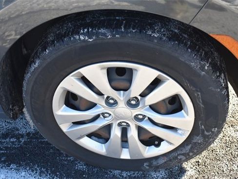 Used 2020 Kia Soul LX image 11