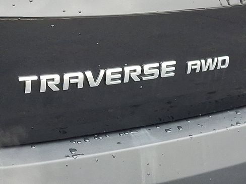 Used 2021 Chevrolet Traverse LT image 31