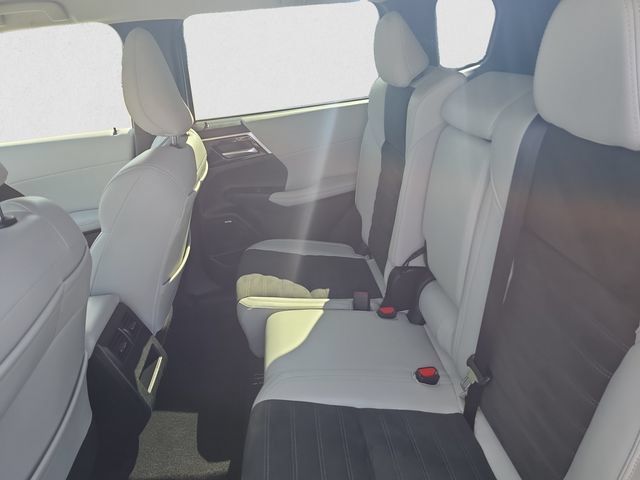 Used 2025 Mitsubishi Outlander SE AWD/4WD image 13