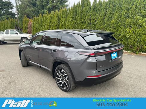 Used 2025 Jeep Wagoneer S Limited image 8