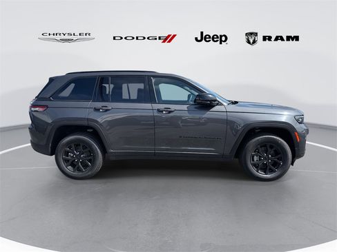 New 2024 Jeep Grand Cherokee Altitude image 2