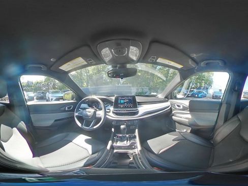 Used 2025 Jeep Compass Latitude AWD/4WD image 39