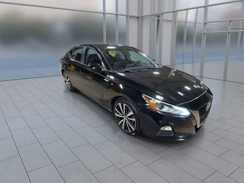 Used 2019 Nissan Altima 2.5 SR FWD image 2