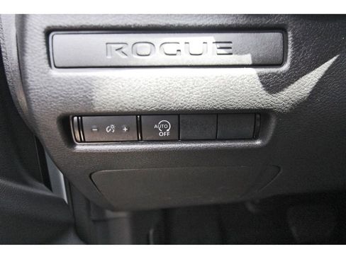 Used 2025 Nissan Rogue S FWD image 17