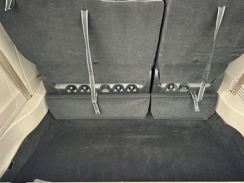 Used 2024 Chrysler Pacifica Select image 16