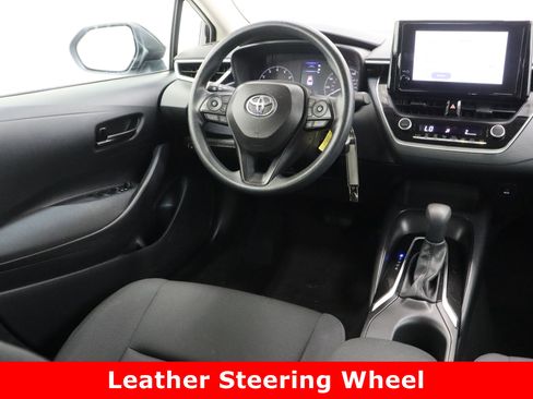 Used 2025 Toyota Corolla LE image 27