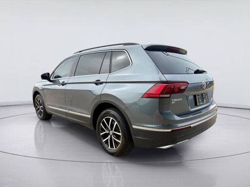 Used 2021 Volkswagen Tiguan SE w/ Panoramic Sunroof Package FWD image 5