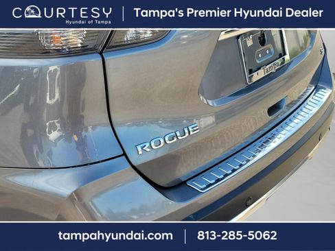 Used 2019 Nissan Rogue SL w/ Premium Package image 6