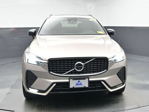Used 2024 Volvo XC60 B5 Plus w/ Climate Package AWD/4WD image 2
