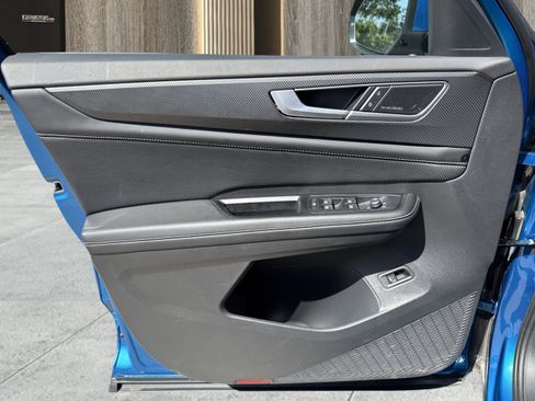 Used 2024 Volkswagen Atlas Cross Sport SEL Premium R-Line image 9