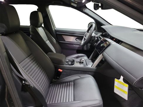 New 2025 Land Rover Discovery Sport Dynamic SE image 29