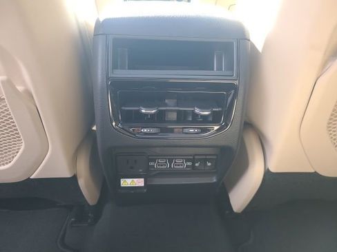 New 2025 Jeep Grand Cherokee Limited w/ Luxury Tech Group II image 20