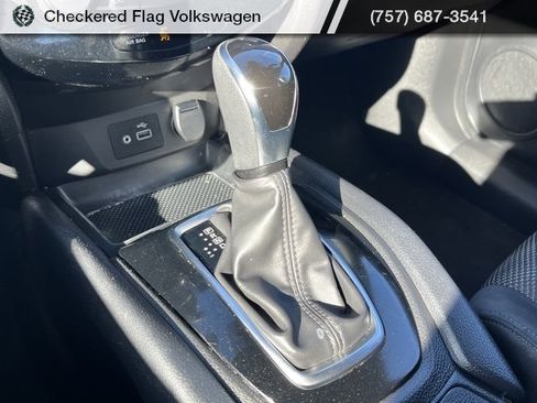 Used 2021 Nissan Rogue Sport SV image 40