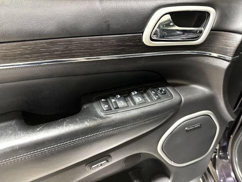 Used 2018 Jeep Grand Cherokee Summit AWD/4WD image 22