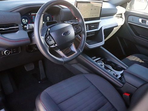 Used 2025 Ford Explorer ST-Line w/ ST-Line Street Pack image 13