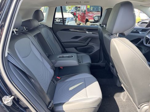 Certified 2025 Volkswagen Tiguan SE AWD/4WD image 32