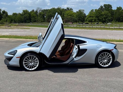 Used 2017 McLaren 570S RWD image 8