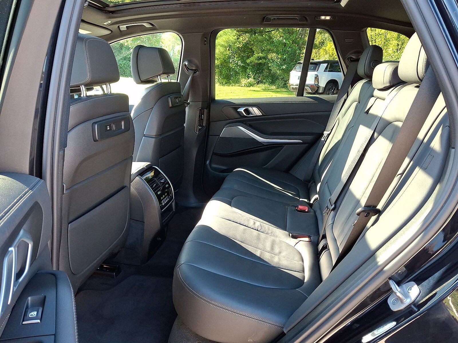 Used 2022 BMW X5 xDrive40i w/ M Sport Package AWD/4WD image 20