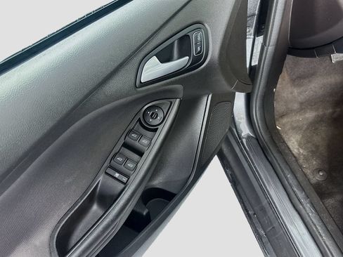 Used 2018 Ford Focus SE FWD image 17