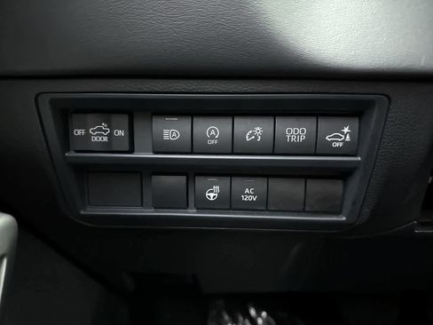 Used 2022 Toyota Tundra Platinum image 21