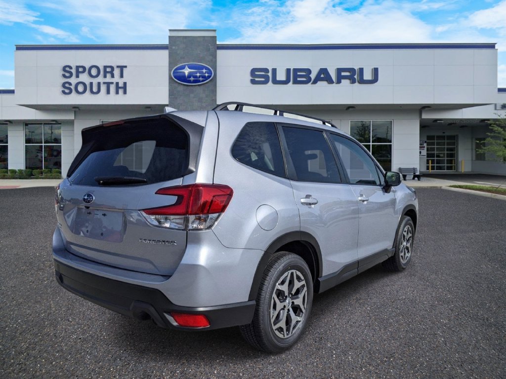 Used 2023 Subaru Forester Premium AWD/4WD image 3
