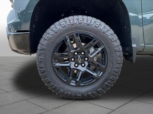 Used 2025 Chevrolet Silverado 1500 LT Trail Boss w/ Convenience Package II AWD/4WD image 21