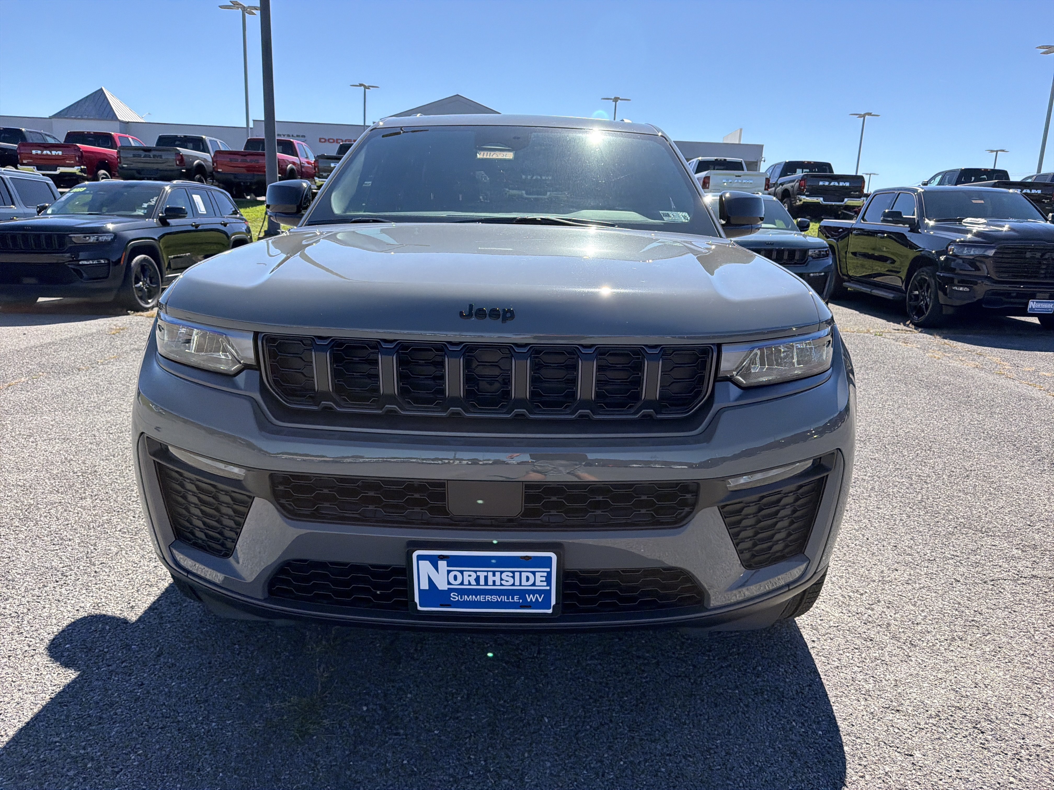 New 2027 Jeep Grand Cherokee Limited AWD/4WD image 2