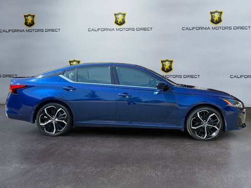 Used 2023 Nissan Altima 2.5 SR w/ SR Premium Package image 4