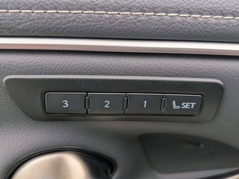 Certified 2025 Lexus ES 300h w/ Premium Package image 21