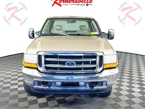 Used 2001 Ford F250 Lariat image 2