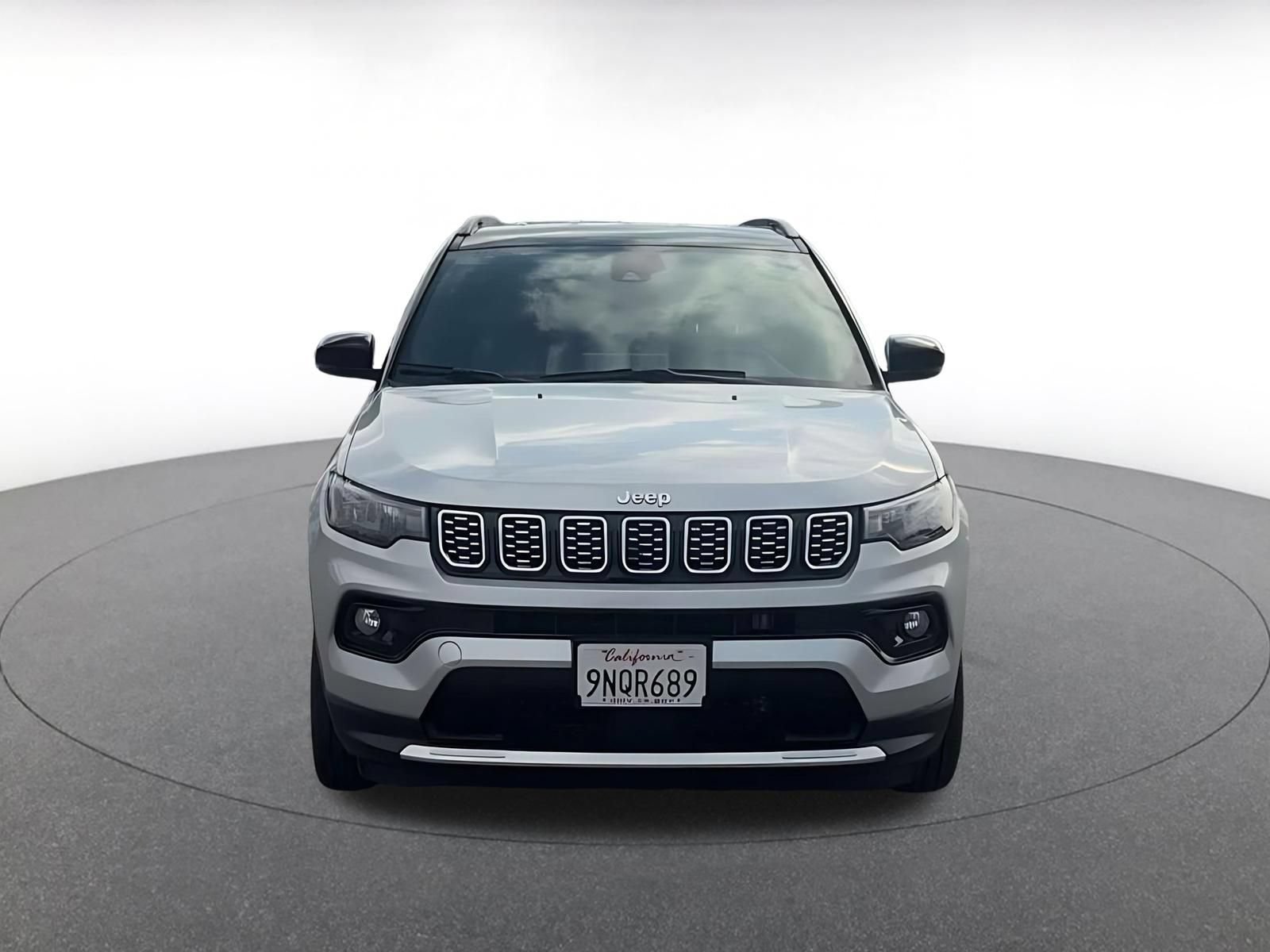 Used 2025 Jeep Compass Limited AWD/4WD image 3