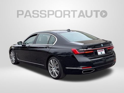 Certified 2022 BMW 750i xDrive w/ Executive Package AWD/4WD image 3