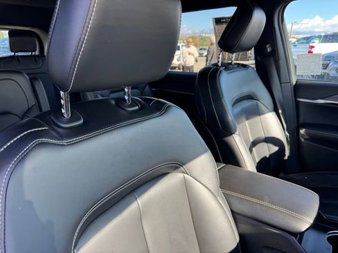 Used 2025 Jeep Grand Cherokee L Limited w/ Black Appearance Package image 7