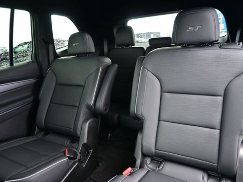 Used 2025 Buick Enclave Sport Touring image 29