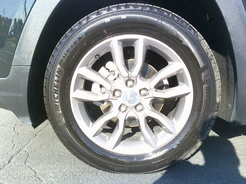 Used 2024 GMC Terrain SLT image 13