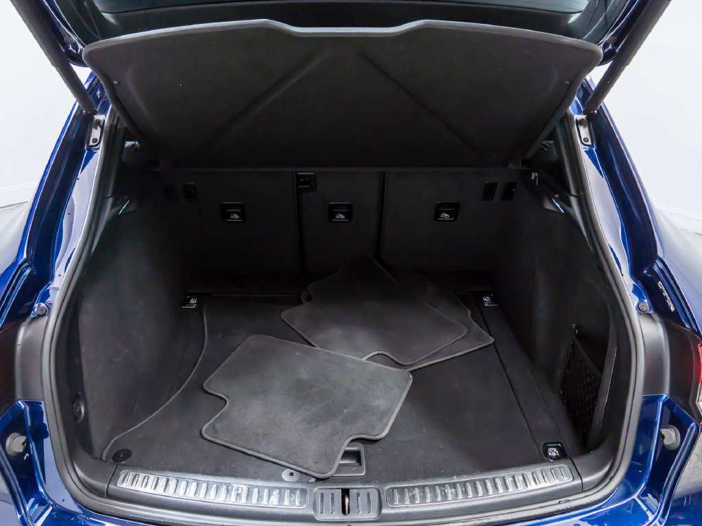 Used 2023 Porsche Macan AWD/4WD image 29