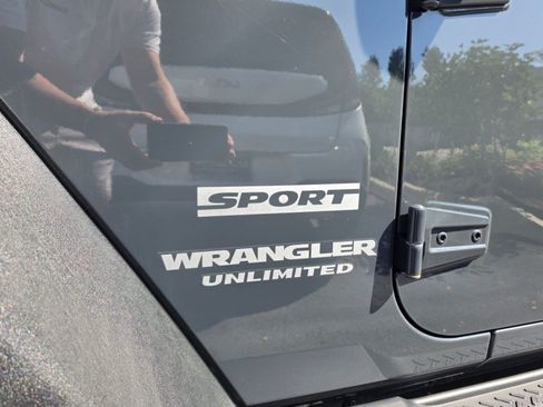 Used 2017 Jeep Wrangler Unlimited Sport w/ Quick Order Package 24S AWD/4WD image 9