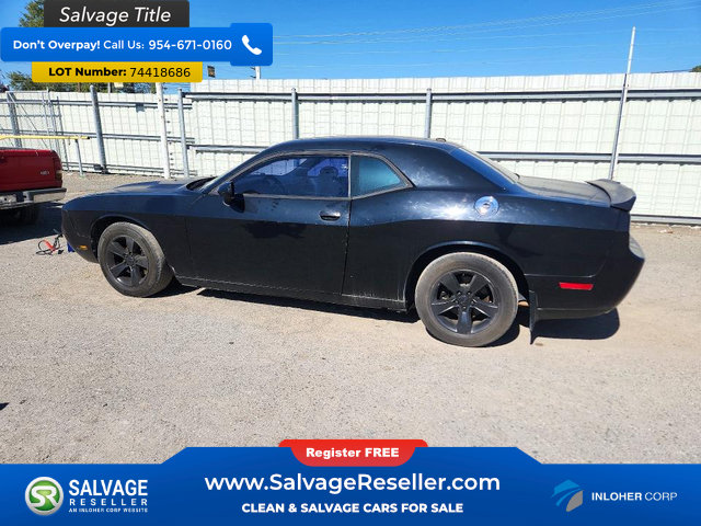 Used 2014 Dodge Challenger SXT RWD image 3