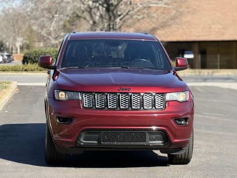 Used 2019 Jeep Grand Cherokee Altitude image 4