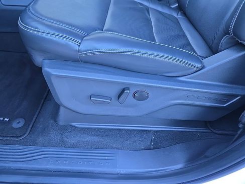 Used 2025 Ford Expedition Max Platinum image 38