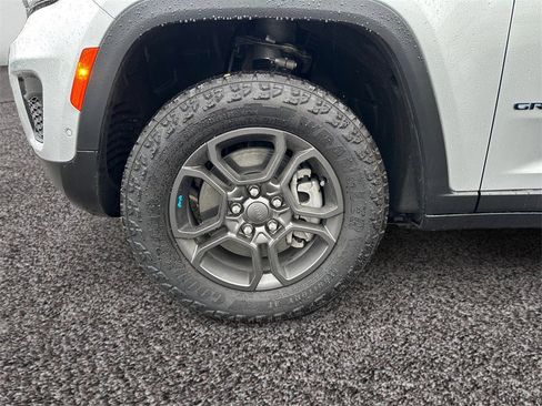 New 2024 Jeep Grand Cherokee Trailhawk w/ Advanced Protech Group II image 10