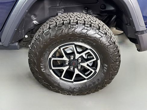 Used 2025 Jeep Wrangler Unlimited Rubicon w/ Convenience Group AWD/4WD image 35