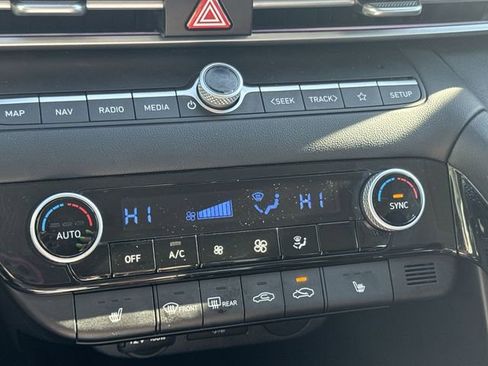 Used 2025 Hyundai Elantra SEL FWD image 20