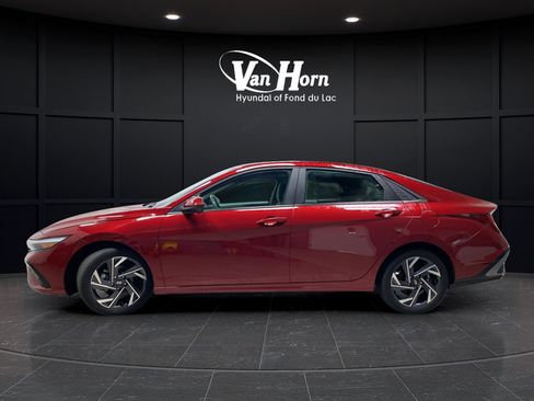 Used 2024 Hyundai Elantra SEL w/ Convenience Package FWD image 4