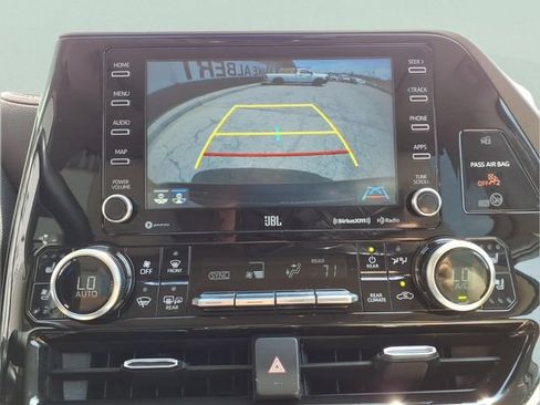 Used 2022 Toyota Highlander Limited AWD/4WD image 19
